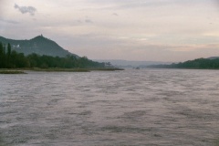 De Rijn van vanaf het veer Königswinter -Bad Godesberg